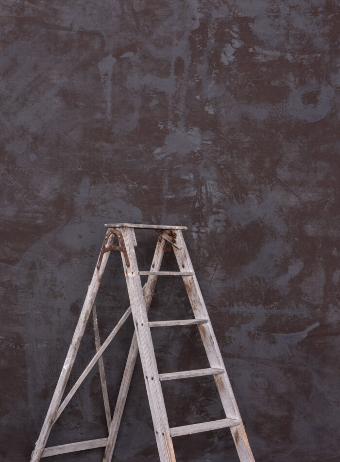 Dunkelbrauner Backdrop Fotohintergrund auf Leinwand mit Blau/grauen Verläufen und schwarzen und Flecken